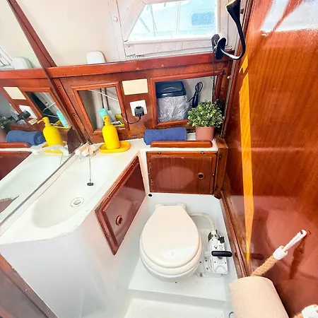 Cosy Boat Bateau-hôtel Oeiras