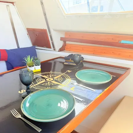 Cosy Boat Bateau-hôtel *