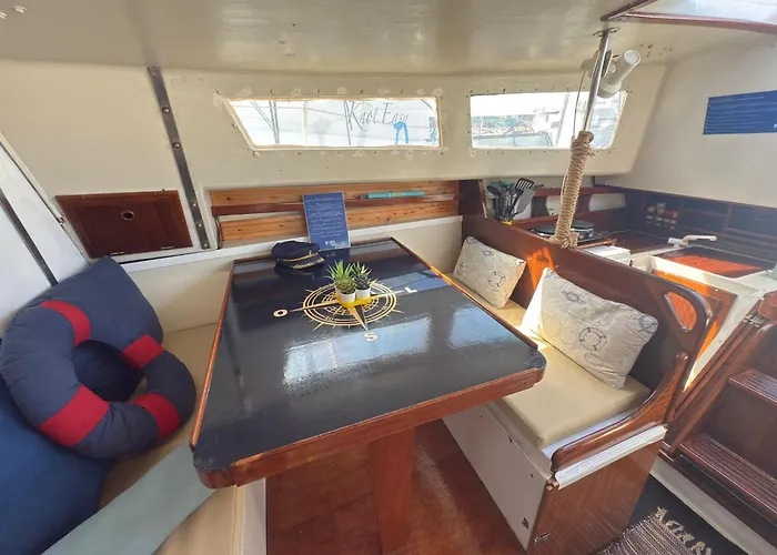 Cosy Boat Båthotell *