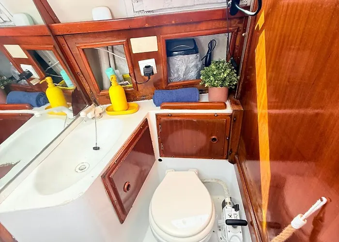 Cosy Boat Hotel na wodzie Oeiras