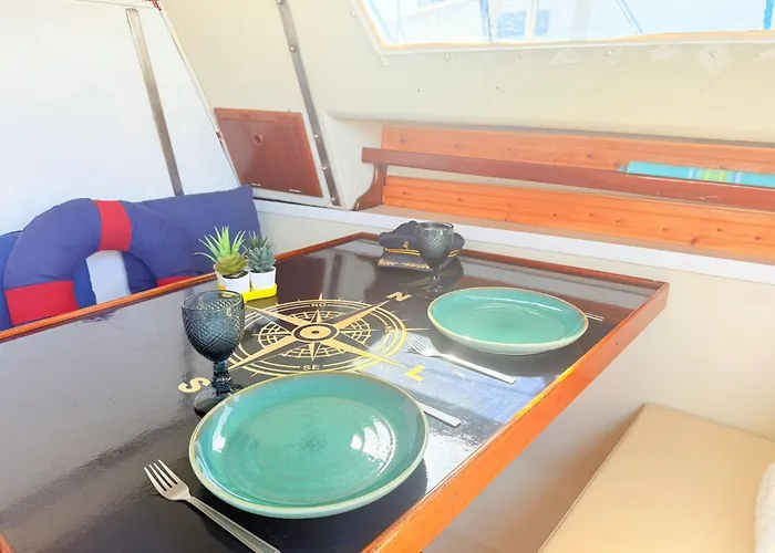 Cosy Boat Hotel na wodzie *